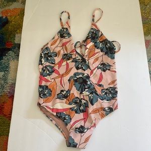 Billabong swimsuit size m pink